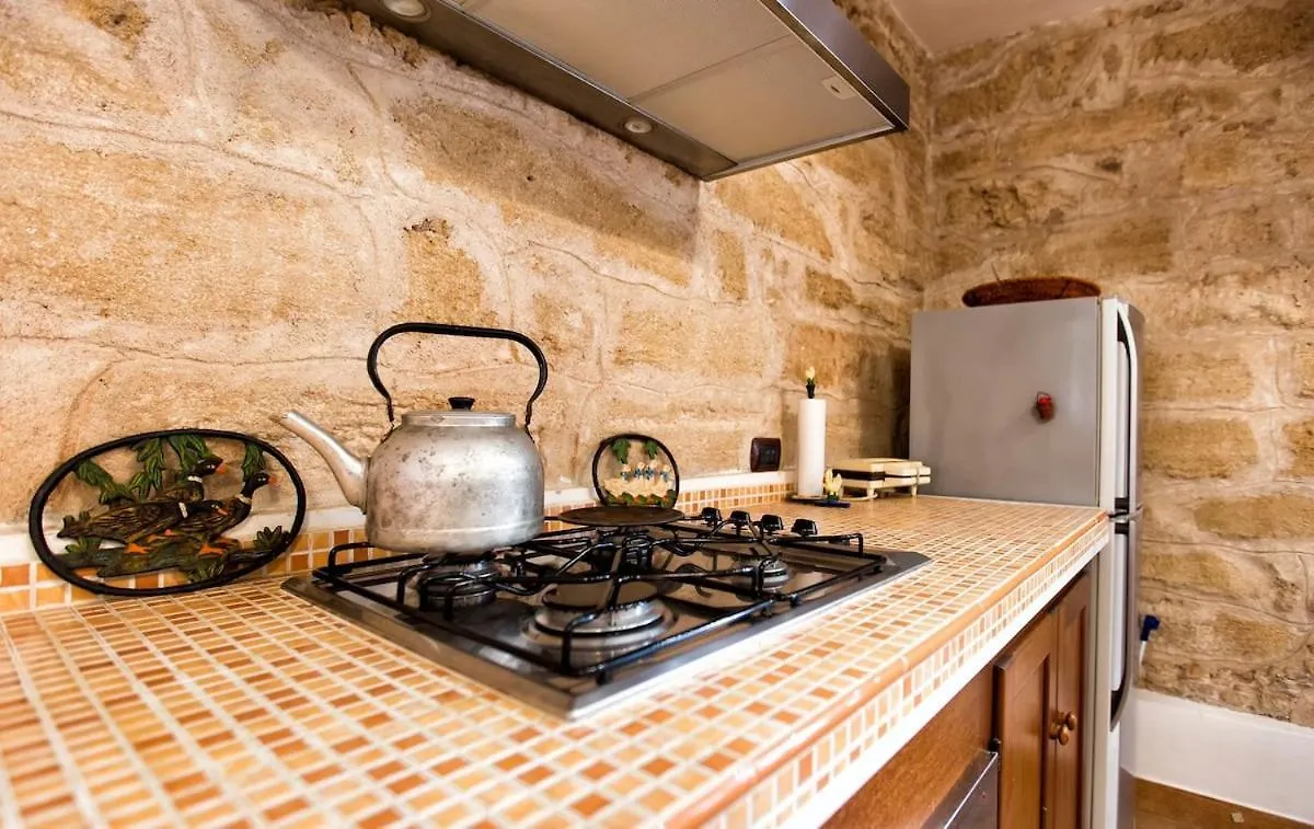 Ruby On The Bay In Old Town Alghero Apartment